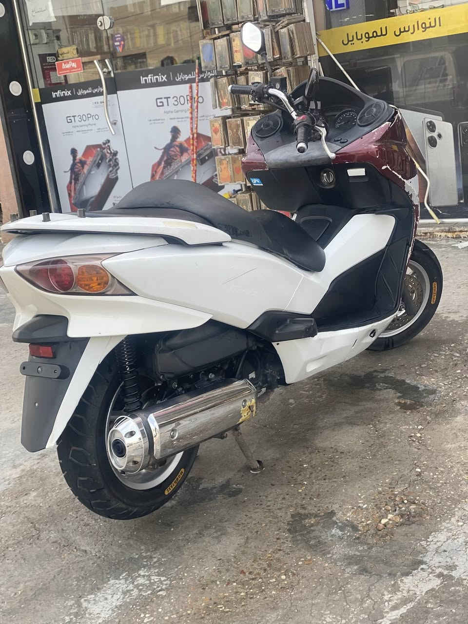 السلام عليكم فورزا0/10 للبيع عميه بلاد دراجه مكفوله مكينه وكهربائيات كلها شغاله نضيفه كلش بس الله يجفيكم الشر انضربت بلكفر الامامي غيره كلشي مابيها بعد ومكفوله من كلشي شلعه ومعدل تخبل وادامه كامله وقبل سبوعين بدلت زوج تايرات بانزين محسن دهن امزويل عنواني بغداد سعر1250 وبيها مجال حك الجيه ***********
