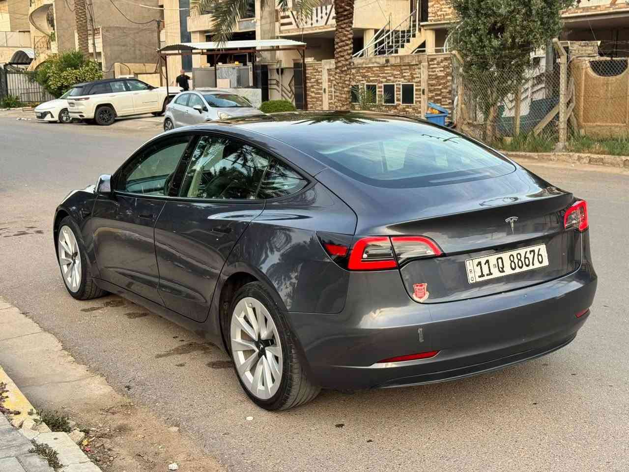 تسلا 2023 دبل موطور 
اون لاين محدثه جديده كلش حادثها كلش بسيط 
فقط قبق جنطه باقي بدون صبغ السعر 165 بيها مجال للشراي 
الاستفسار *********** مكاني بغداد السيديه
