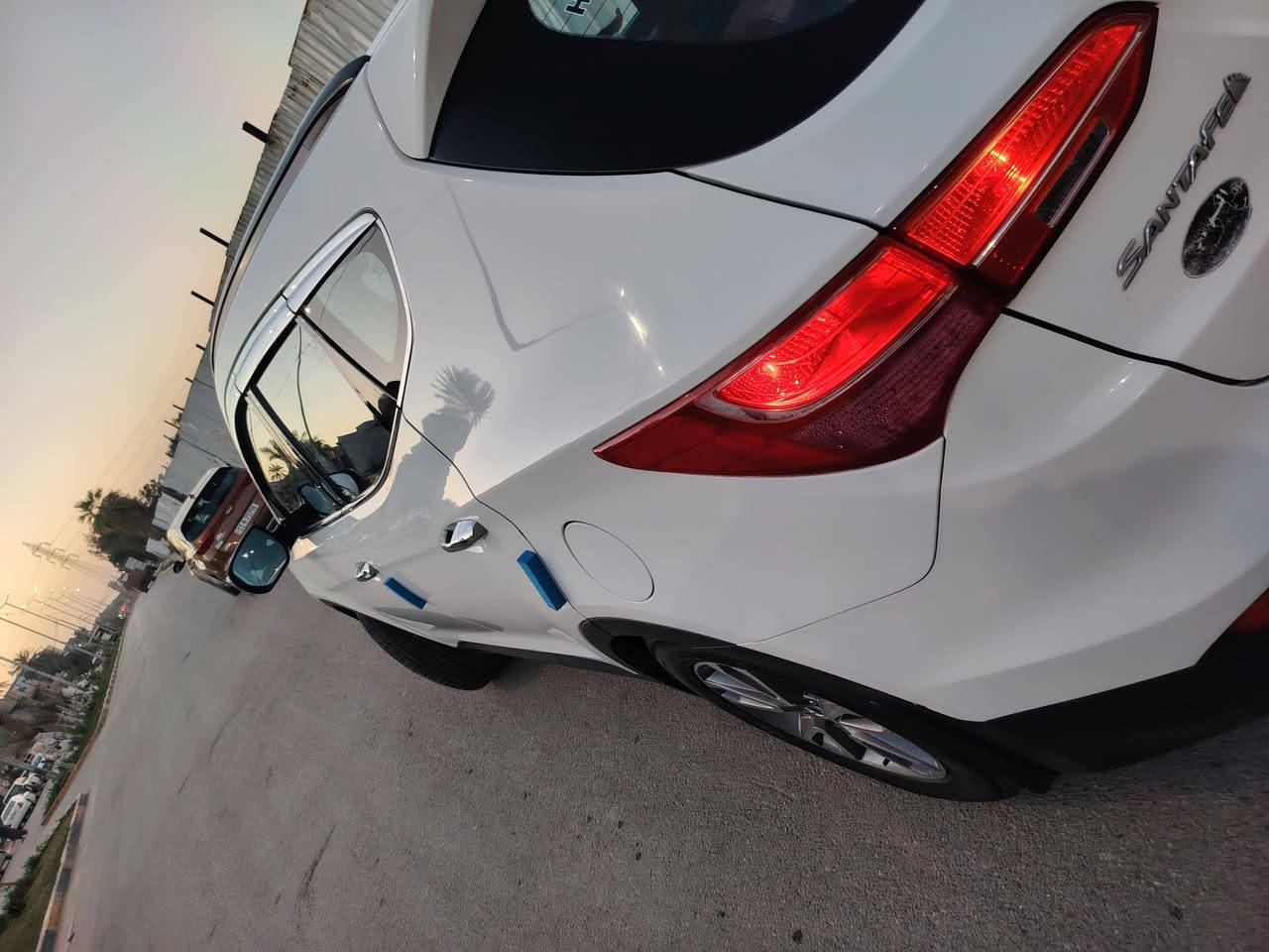 السلام عليكم ((مراوس او بيع))
هيونداي سنتافي 2013 خليجي محرك 2400 مبدل كازكيت (مكفول لا تنقيص ولا تبخير ولا أي صوت) رقم بغداد كفاله عامه 
3 قطع تبريد 
7 راكب  ، مقاعد جلد 
كامرة دوارة 
حساسات خلفية 
تحكمات ستيرن فول 
انضمه قيادة 
نضام ايكو اقتصادي 
انارة LED 
تخم تاير جديد
باتري جديد
صدر امامي خلفي جاهز

مابيها اي نقص عدنا من 2016 

للتواصل مراسلة واتساب فقط 
***********
 مكان بغداد الحرية
