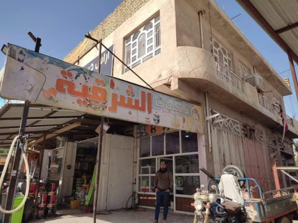 سلام عليكم 👋
عقار للبيع 

المكان:   واسط الكوت منطقة الشرقية (شارع الكص)
                     ركن شارع تجاري 

                 عدد المحلات:   5

                 عدد الشقق:   2

             المساحة:    220
    عمر البناء:    جديد 2014      

     رقم مبايل :***********
