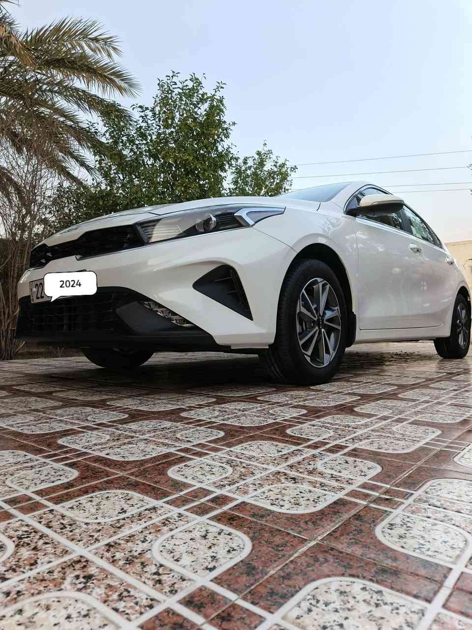 السلام عليكم سيارة سيراتو موديل 2024 فول مواصفات  1/1 محرك 2000 شركة NIM السيارة وضع شركة كفالة عامة عدا رصعة صغيرة ماشية 25  حقيقي السعر 195 وبيها مجال قليل عنوان واسط العزيزية للاستفسار ***********
