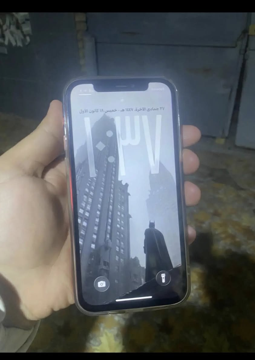 سلام عليكم
ايفون 12عادي 
مبدل شاشه وبي فطر مابين 
بطاريه 77
سعره 220 قفل 
رقم ***********
