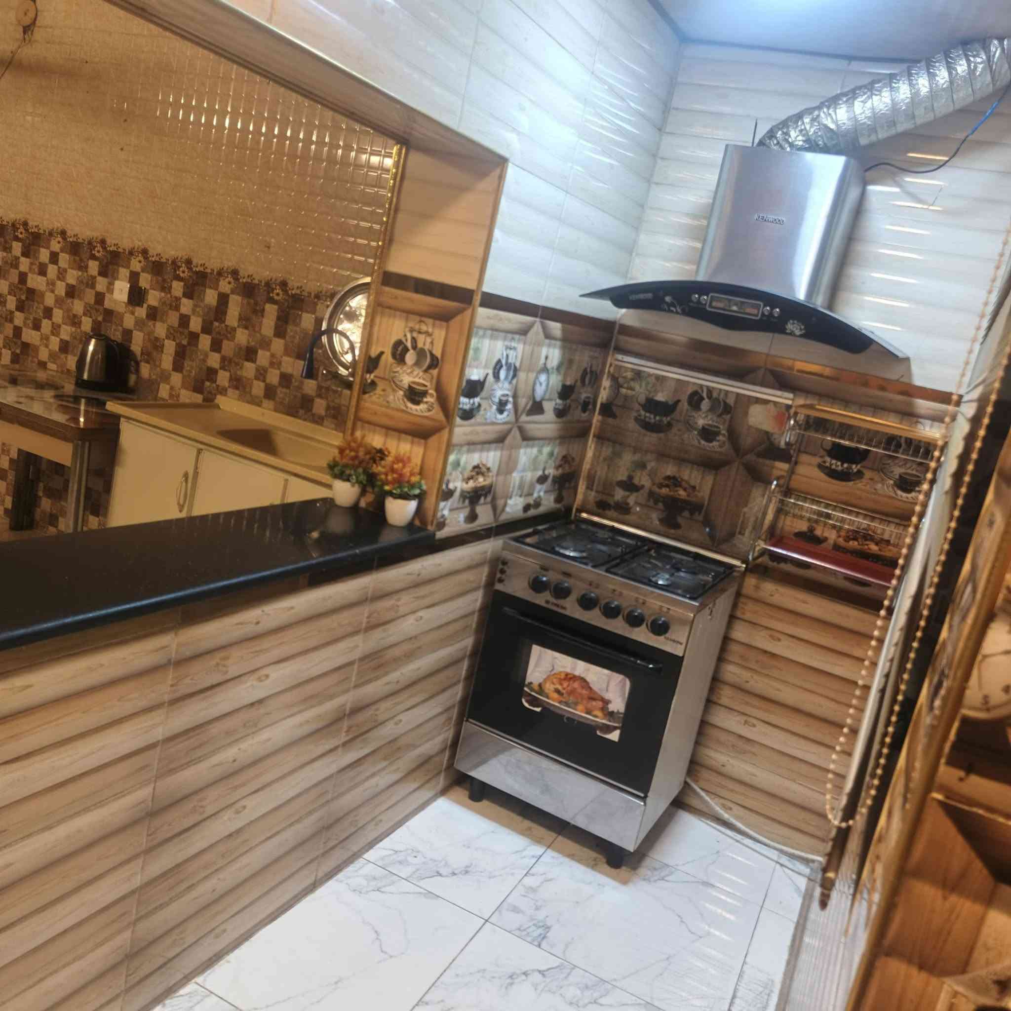 سلام عليكم  بيت للايجار  +غرفه وحده وخدماته بيت موئثث مكانه شارع 60   
 ***********.       اجاره. 600

