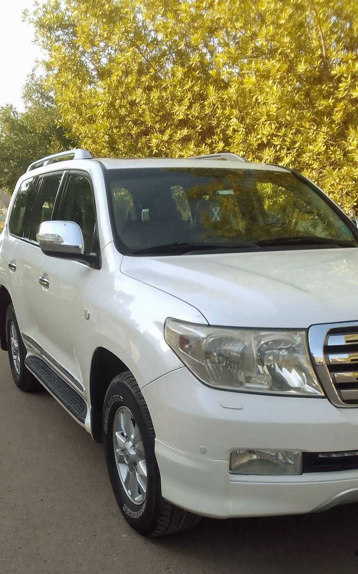 لاند كروز جكسارة ستينية موديل 2011 .60th..مكفولة من الصبغ ماعدا الدعامية اثر جراد بيھھ شوية بارد بالجاملغ الخلفي واالامامي .السيارة نظيفة محرك مامفتوووح بلادي فتحة السقف كراسي جلد بقلاوة كھرباء ثلاجة بصمة كامرة حساسات سيدي نفاضة زراكات بالدعامية لايت زينون تخم تايرجديد 7راكب 3قطع تبريد محرك 6سلندر  4ويل دفع رباعي شغال ..السيارة نظيفة ومابيھھ اي نقص محرك كيرحدادية تدفئة تبريد تمام ماشية 168 الف كيلو شرط الجرس .باسمي رقم بغداد انكليزي سنوية وھزة جديدة باسمي ..مكاني بغداد حي الجھاد. اتصال..***********..غير متواجد على الفيس رقمي بي واتساب للتفاصيل والاستفسار وبسعرمناسب واسف على الاطالة
