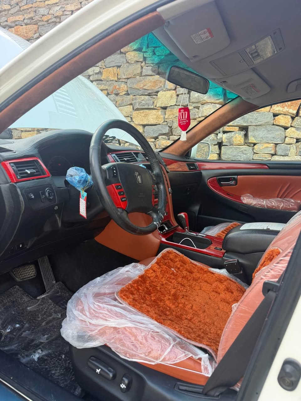 سەرەتا بە ناوی خوای گەورە 
شاهینە ٢٠٠٥ موسس 
مەکینە ١٨٢ بێ دوکەڵ 
بێ بۆیاخ بەس شوێن موسەکانی بۆیاخە                         سەقفی وەک شوشە وایە بۆیاخی ئێراق و ئەوروپای نیە
ماسەفات ٣ دوگمەی جڵدی ناو قەیسی 
 دەبڵی کراوە بە رۆیال زۆر نەرمە و مەجموعە سوکانی لێگززە
سەیارەکە کامل سپۆرت کراوە و جوانکاری بۆ کراوە
ویل دینگە بێ مەسروف کامل مەسروف کراوە
بیلاد سپۆرت سەیارەکە نموونەیە لە جوانی سەیارەی ماڵانە 
تەبرید و کارەبای و گێر و مەکینە و تەقە و رەقەی بەشەرت 
سعری ٧٣ مەجالێکی برایانە
 *********** حلبجة, السليمانية
