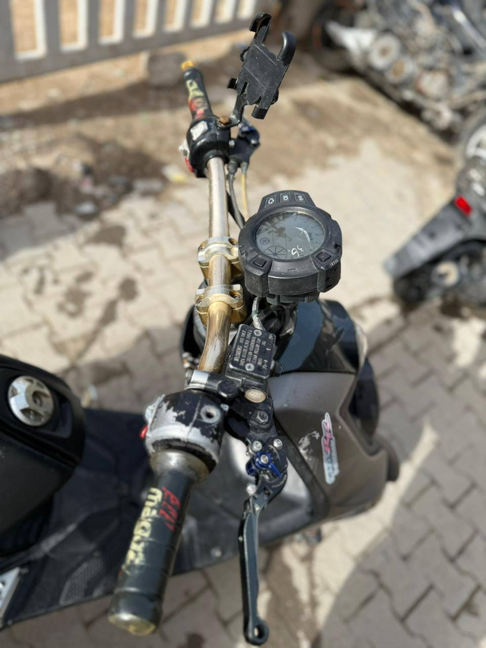 السلام عليكم
سكنس جبلي مزوده تزويد اصلي مال خارج بيها مكينه اعتقد 59 لان ممفتوحه كور سمارت كلجات رياضي صالنصه نحله صدر رياضي ستان صف قبق بانزين و يدات كلها رياضي و بيها عقل Mini 5 رياضي و بي فيشه برمجه 
سعرها 1550 مليون و خمسميه و خمسين 
رقمي بي واتس اب ***********
