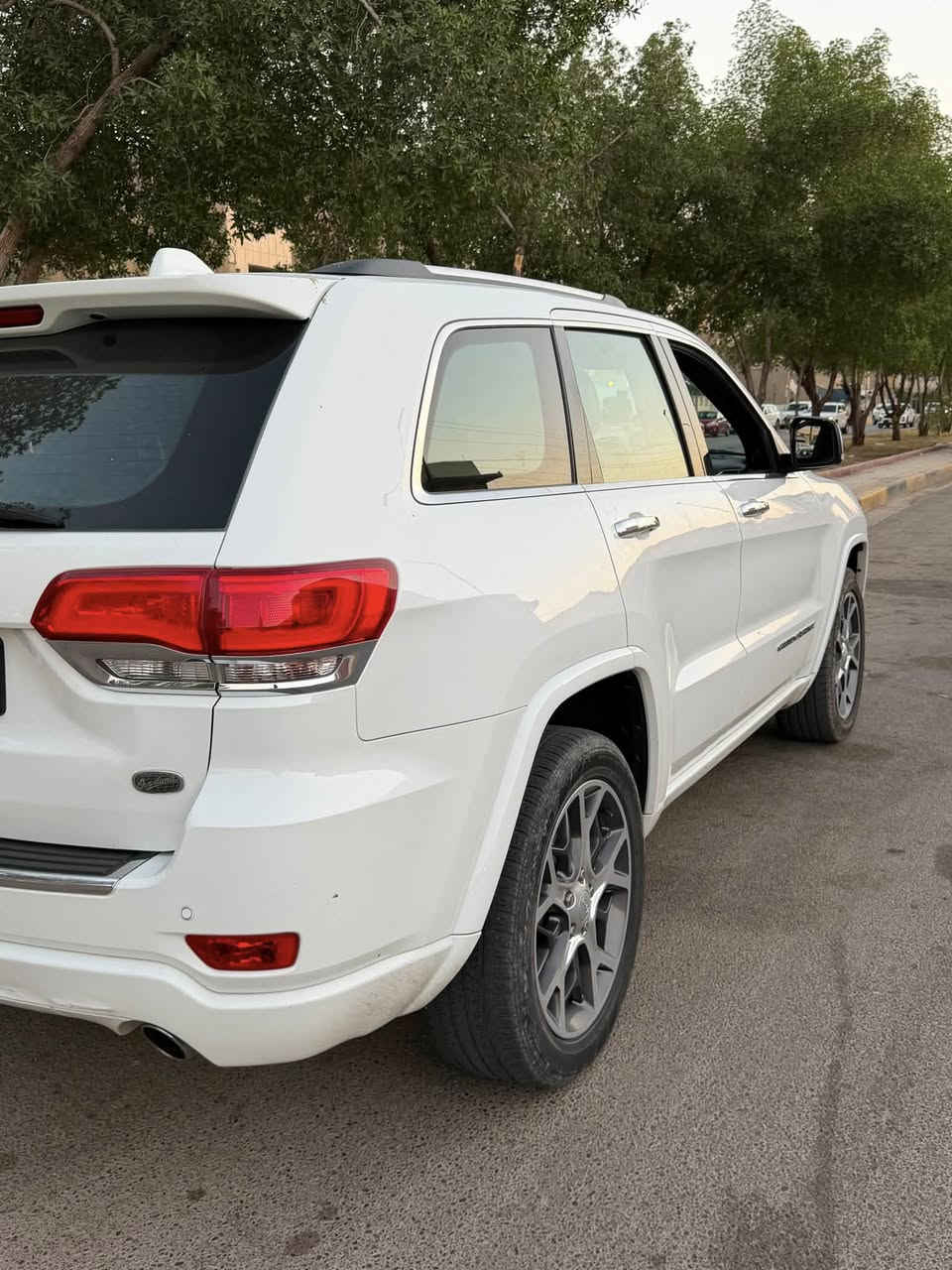 السلام عليكم للبيع Jeep اوفرلاند وكالة هارلم رقم بغداد
معروفه مواصفات الاوفرلاند فووول مواصفات للأخير 

2019

صندوق كهرباء 

جكات

شفتات ستيرن 

محرك 3600 / V6 

ماشية 63 mi 

شفتات ستيرن 

توقف ذاتي عند الرجوع

بصمة

بانوراما

و هواي موصفات بعد 

السيارة مكفولة من الصبغ و التبديل 

بيها مكانين بارد  قليل كلش 

السعر 275 و بيها مجال

مكان السيارة بغداد 

للتواصل :- ***********
