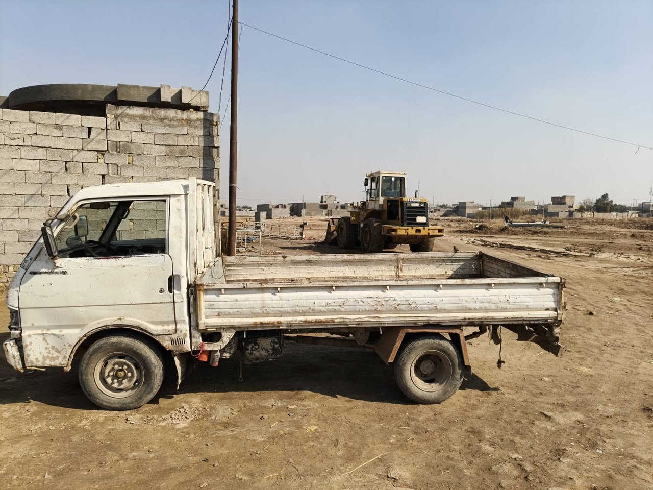 السلام عليكم
ماصدة بنگو موديل ١٩٩٥
سيارة مال شغل 
گير محرك كله نضيف 
تخم تاير 

سعرها ٢٧

للأستفسار 
***********
