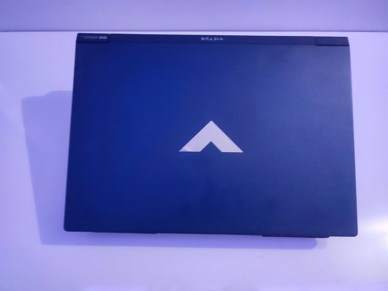 السلام عليكم
لابتوب كيمنك للبيع 
لابتوب HP Victus 15    (جيل الثالث عشر) للبيع 
المعالج core i5 -13420H (الجيل ثالث عشر )
الرام  (ddr4)  حجم 8GB  قابل للتطوير
الهارد (Ssd) يحتوي على هارد    حجم 512 ssd m.2
اللي يعتبر من اسرع انواع الهاردات 
كرت الشاشة الخارجي (  Nvidia Geforce RTX 2050) حجم 4 كيكا 
الشاشه حجم 15.6 انج ضد التوهج  والانعكاس 
بتردد 144 هيرتز  
نظافة تصل الى 99% 
باتري ليثيوم 6 خلايا شحن سريع 150 واط وشاحنته الاصليه 
  كيبورد ضوئي لون ابيض  ليزري وبيهه منفذ تايبسي 
 وكامره دقة 1080 الحاسبه مستخدمه شي قليل شخط واحد  مابيه
بطارية 5 ساعات أو اكثر وحسب الاستخدام 
 بطارية قوية
  وزن الابتوب خفيف ومناسب للتنقل
  

شاحنة اصلية 150w

السعر 700 الف
للاستفسار الاتصال: ***********
