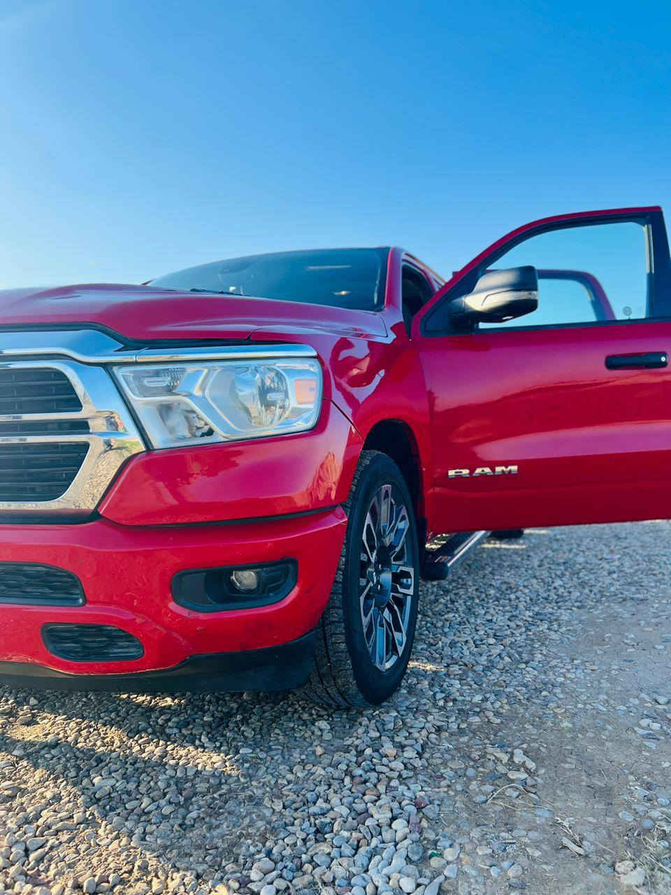 السلام عليكم  رام موديل 2023  سياره جاهزه وحلوه شغل وتوكل وين متريد سياره ما ماشي وبسمي وبل حقيقه أحله من صور ومواصفات معروفه  بكاني ناصريه قضاء الفجر  وحالين اتواجد بغداد وليحب ينتصل عل رقم او مراسله واتساب فقط لن مسنجر مستخدمه السعر 3 دفاتر وبيه حق جيه لطيبين ***********
