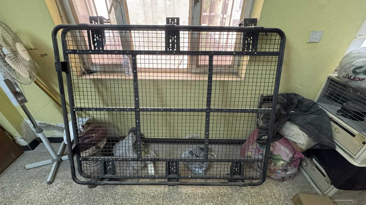 سلام عليكم للبيع 
سيبايه او سلة سقف قياسها 160 سم * 120 سم تقريبا جوكر ترهم على جميع السيارات لاندكروز حوثيه جيب باترول سفاري باجيرو الى اخر مستخدمه بس نظيفه جدا مثل ماموضح بالصور 
السعر 200 الف قفل مكاني بغداد 
***********
