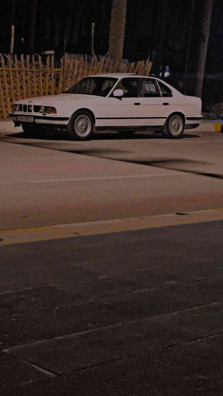 525اصل 
محرك مفتوح كير اوتو 
رقم بغداد مكانها ديالى 
السيارة بلاد داخل اسود مخمل 
تبريد تدفئه شغال 
تحويل ثاني يوم رقم صاحب السيارة 
*********** واتساب
