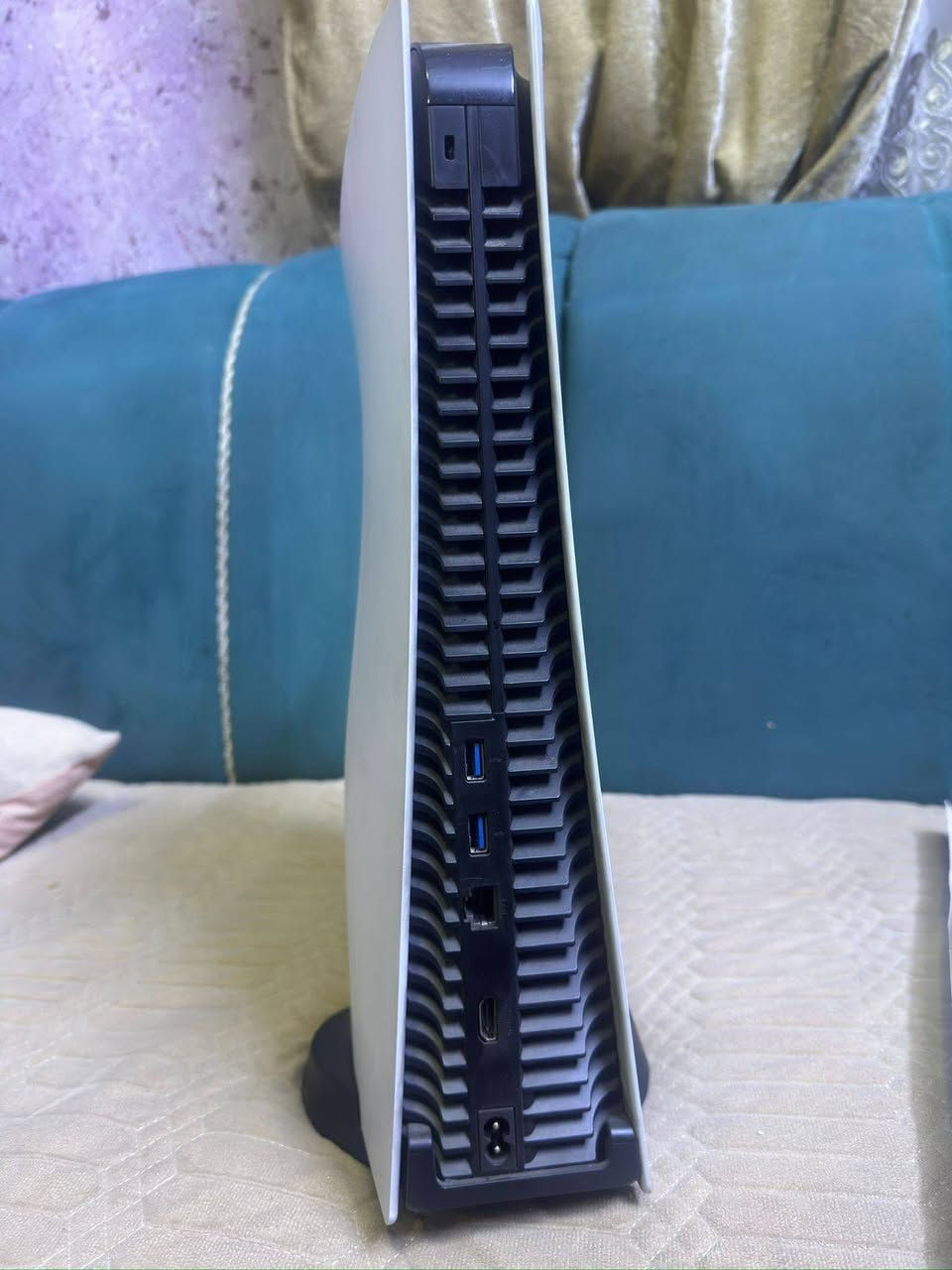 #ملاحظة_مكلف_بالنشر
🎮 عرض مميز لعشاق الألعاب 🎮

للبيع PlayStation 5 نسخة الأقراص (Disc) فات بحالة ممتازة جداً ونظيف.

المحتويات:
✅ جهاز PS5 كامل مع الكارتون
✅ 3 جويستيك أصلية DualSense
ملاحظة الجويستيك ٢ شغالات بدون اي مشكلة وحده منهم بيها مشكلة بالكير
✅ قاعدة شحن لليدات
✅ 7 ألعاب دسك منها:

- GTA V
- Elden Ring
- Astro Bot
- Street Fighter 6
- Dragon’s Dogma 2
- Mortal Kombat 1
- Hogwarts Legacy

💰 السعر: 800,000 دينار فقط

الجهاز شغال 100% وما بي أي مشكلة، جاهز للتجربة.
#ملاحظة_مكلف_بالنشر 
📍 للاستفسار أو الحجز راسلني على الخاص. أو واتساب ***********
