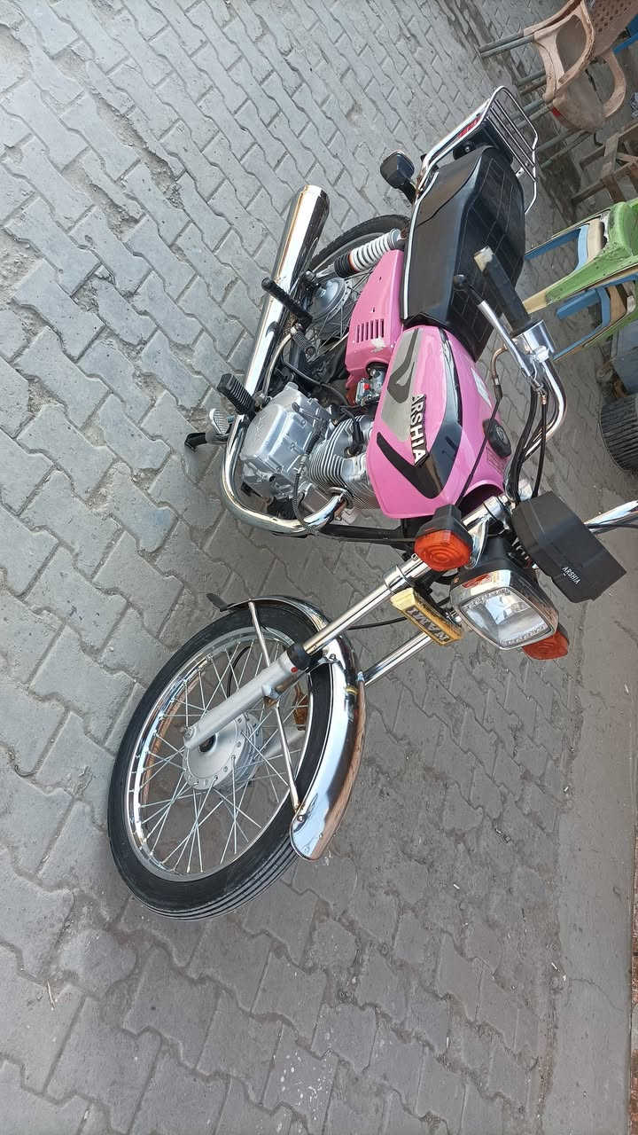 سلام عليكم درجه للبيع ارشة موديل 2015 ومعمره تعميره موديل 2023 مكينه مال نامه اوراق  اصوليه تخم كهربايت كله شغال تيرات جدد وياله جدد مكينه مامفتوحه خير من الله والنضافه شرط نفس الصور مكانهه الديوانية الشراي يتصل ويدلل ***********
