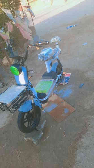 السلام عليكم دراجه نظيفه وكامله وكلشي بيه جديد ونظيف وهسه مبدل تاير امامي بطاريات جديده مع الشاحنه كامله وسعره ب275  وبيه مجال العنوان البصره خمسميل بشارع القسم البلدي للشراء التواصل مع الرقم 
***********
