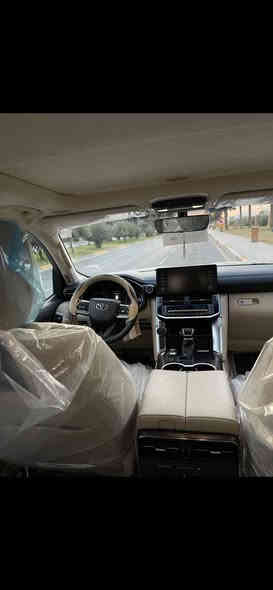 السلام عليكم 😕لاندكروز  شركة ساز؛البيع موديل 2022 رقم بغداد بسمي تحويل ثاني يوم ماشيه السياره 69 الف مكفول السياره بيها فقط هذا الشخط موضح بل صوره السعر 650 وبيها مجال قليل 
(***********)
