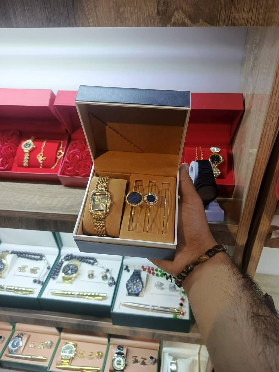 ساعات رجالي و نسائي 
عليهن عرض كلش قوي 
للاستفسار أكثر واتساب 
***********
 سنابل للاكسسورات
