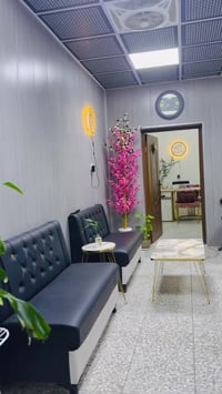 سنتر تجميل للبيع فقط الاغراض العنون بغداد الشعب  التواصل والاستفسار 07...