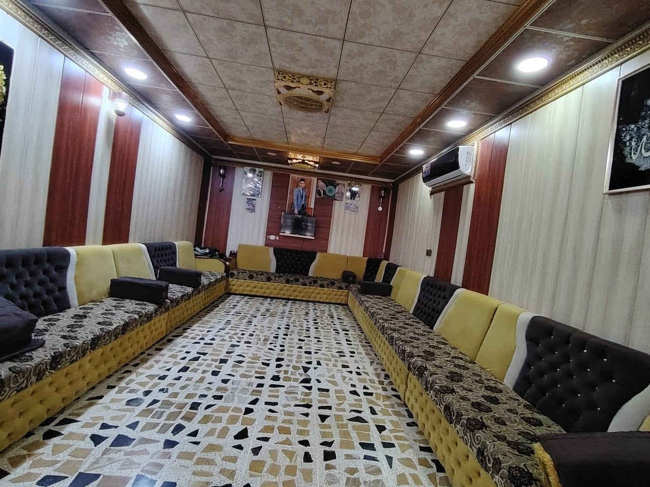 دار للبيع
القادسيه شارع ابو عقرب 

المساحه 300 متر
وجه 10 متر ونزال 30 متر
رقم العقار / 15831

بناء حديث
البيت صدر طير 
اتجاه البيت شروق الشمس
طابقين 
غرف نوم 4 
استقبال مطبخ
مجاميع صحيه  عدد 2
كراج حلو كما موضح 
شارع الكدام البيت 15 متر
وبسعر مناسب 
160 مليون

للاستفسار الاتصال

‭***********‬
