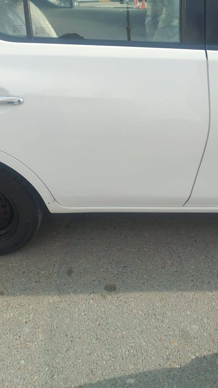 سلام عليكم نيسان سني 2021سياره حلوه وجاهز ه كير و محرك وحداديه وتبريد وكهرباءيات  كله جاهزه سياره بيه  جاملغ امامي مبدل وبارد شبر باب السائق وبارد بل باب لخلفي ول باقي كفاله مكان السياره حيانيه شارع السيد السعر 107 وبيه مجال***********
