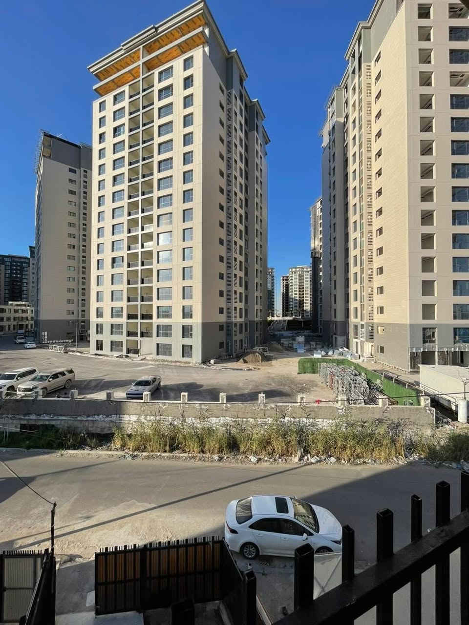 ‼️سلام عليكم 🙌 عقار مميز للبيع 🏡
المساحة: 50 متر في حي الجهاد، المسألة والعدالة 📍
مقابل مجمع النسيم مباشرة 🌳
العقار يحتوي على تشجير ملاصق، مساحة 50 متر 🌿
4 نوم، 2 سويت، وحمامات عدد 3 🛁
صالة ومطبخ، موقع مميز جداً ✨
البناء درجة أولى، واجهة مرمر، أرضية مرمر 🏗️
3 طوابق 🏢
للاستفسار: *********** 📞
