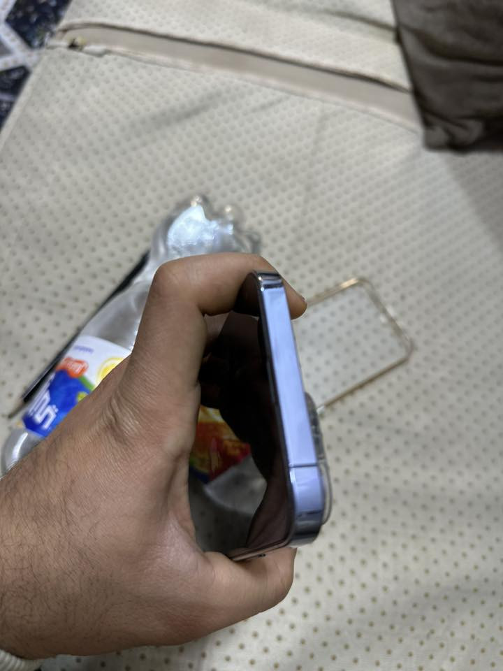 ايفون 13 برو ماكس للبيع او مراوس ب14 برو ماكس فقط بطاريه 91 نموذج m ذاكره 256 بي مسج من ابل فقط الجهاز وتر بروف وبي ضمان مكفول من كلشي نضافه 100‎%‎  مكاني بغداد التاجيات السعر 660 وبي مجال بسيط توصيل ماعندي ***********
