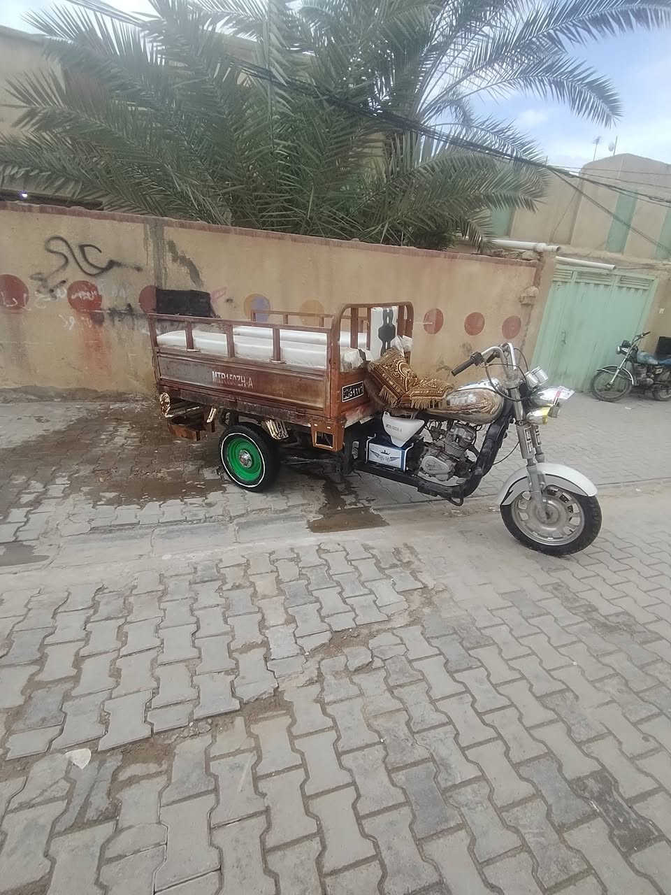 ستوته للبيع  مديل 7  سنويه ورقم بس ما اندل راعيهه  مكان نجف مشخاب  دراجه جاهزه مصطبات محرك نضيف لا يبخر ولا ينقص نكره سلف حصيره نضيفه  شاصي  مكفول ***********
