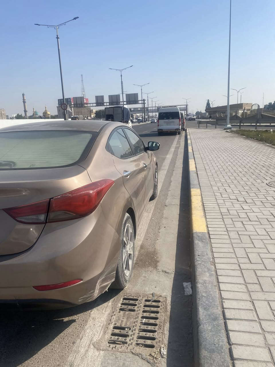 سلام عليكم سياره الإنتر 2015 خليجي ضربتهه صندوق وبيهه رصعات بسيطه بل قماره كير ومكينه مكفولات حداديه حلوه رايدهه 99 ورقه وبيهه مجال بسيط حك جيه الاستفسار اتصال ***********
