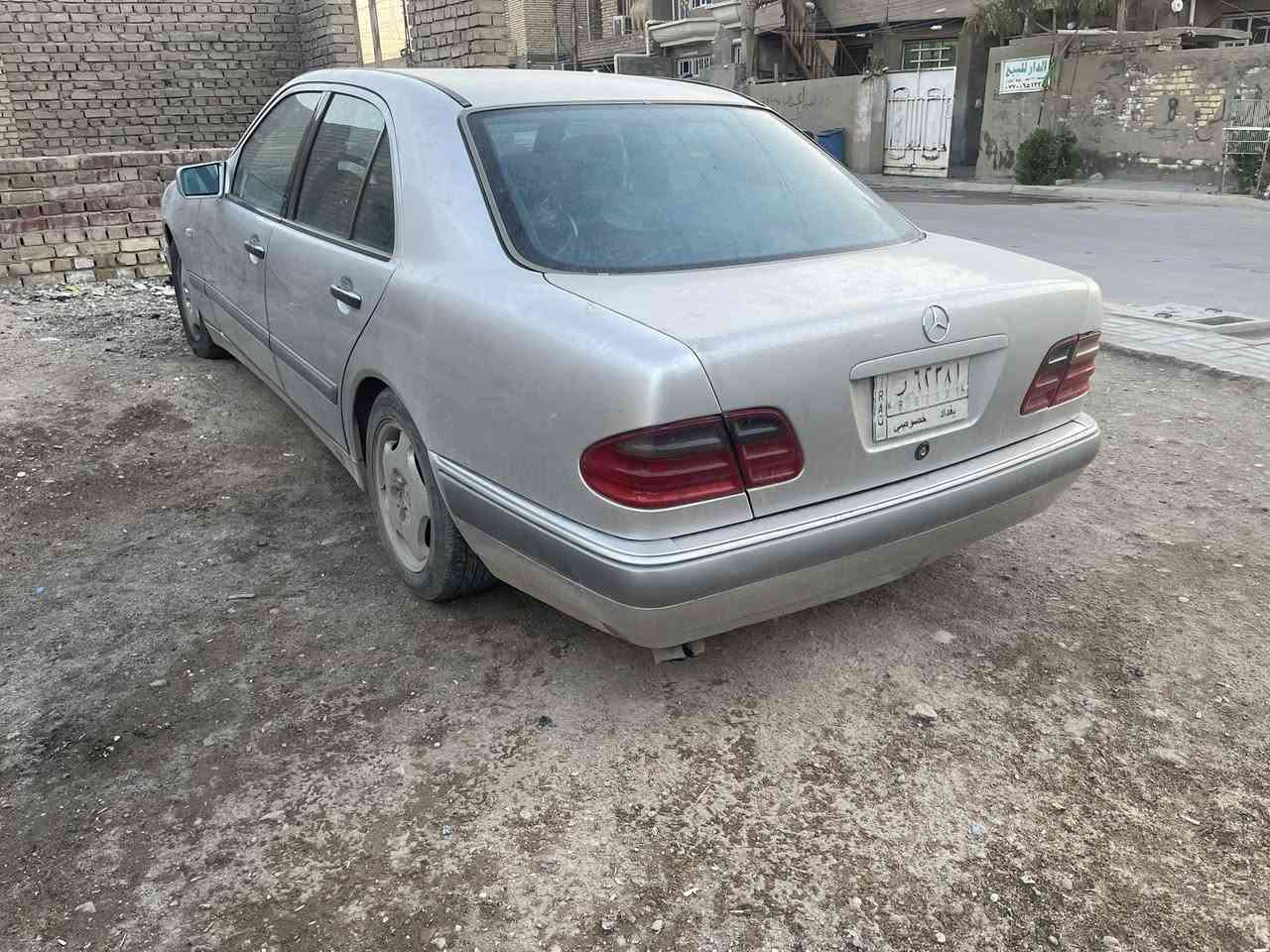 للبيع مارسدس ام عيون موديل ٩٨ اصل مكينه ٨ سلندر حجم ٤٢٠ سياره لوك علا وضع شركه ممبدل بيها شي لا ضربه ولا خياس صبغ جماليه اثر جراد بيدي صبغتها وعندي صورها قبل صبغ تخم تاير حداديه كشنات كهربا سلايت برده خلفيه كلشي شغال رقم بغداد سياره مابيها نقص شلعه ومعدل شك لكاع سعر ٩٨ بيه ومراوس مكان سياره بغداد ***********
