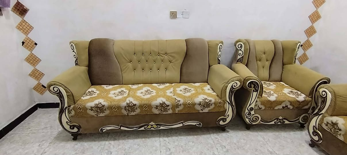 عشر مقاعد اخو الجديد واسط حي الجامعة السعر 350
***********
