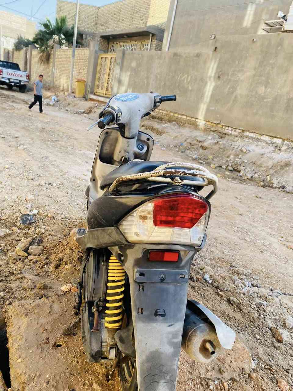 ماكس منغولي كفاله ختم واحد برغي ما مفتوح بيهه قبل شهرين نزلته حاويه  السعر  ٧٥٠  وبيها مجال مستعجل ع البيع
***********
