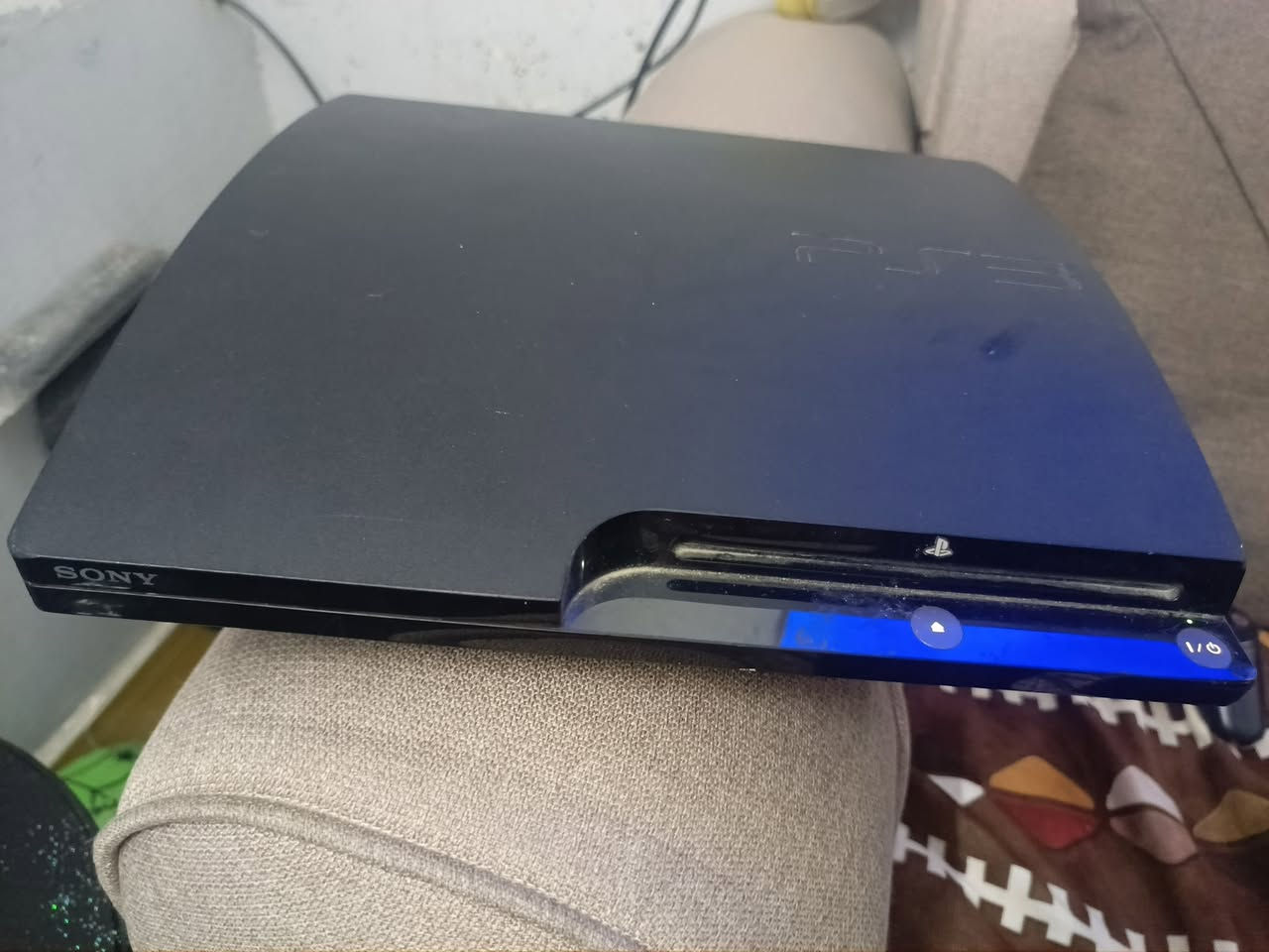 السلام عليكم اخوان بلي 3 للبيع سلم مهكر الالعاب كدامك بي 3 يدات وحده تعبانه كلش والثنين جدد مال باله قبل اسبوع اخذتها وبي خلل بسيط مال HDM راخي شوي يعني تحركه وهاهيه سعره 100 وبي مجال مكاني شعب ما موجود هنا رقمي *********** خط وواتساب متواجد دائما
