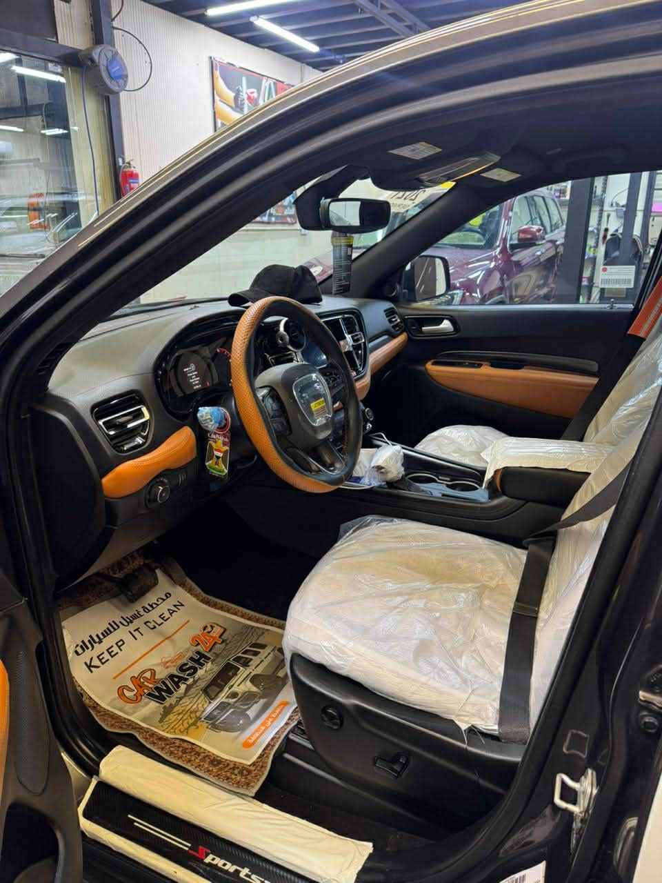 🟡 للبيع   2021 Dodge Dourngo 🟡
🔴 المركبة :  دوج دورنكو 2021 (بلاك اديشن )
🔴 الرقم : السيارة رقم سليمانية
 السنوية بأسمي تحويل مباشر للمشتري
🔴  الحادث : خلفي فقط باب الصندوق و مبدل بلادي نفس اللون
🔴 الايرباكات :  بدون ايرباك
🔴 العداد :49000 Mi
🔴 عدد 2 بصمة
المواصفات 
✅ محرك 6 سلندر
✅ لايتات زينون عالي و واطئ اصل 
✅ كشافات دعامية LED عالي الانارة مع حاجب LED نهاري
✅ بصمة باب وتشغيل
✅ ويل حجم 20  بلاك توب اصل مع طقم تاير بحالة ممتازة 
✅ حساس خلفي  اصل مع كاميرا خلفية دوارة 
✅ حساسات الاجتياز الجانبية للمركبة 
✅ باب الجنطة كهربائي 
✅ تحكم كهربائي لمقعد السائق
✅ مقاعد اماميه  تدفئه مع تدفئة المقود
✅ شاشة دشبول كبيرة لمجموعة من الايعازات
✅ عازل حراري بنسبة 90% نوع امريكي للزجاج

بيع مستعجل 
للاستفسار عن السعر أو تفاصيل أكثر الاتصال على الرقم. 
واتساب متوفر ***********
العنوان بغداد بغداد, العراق
