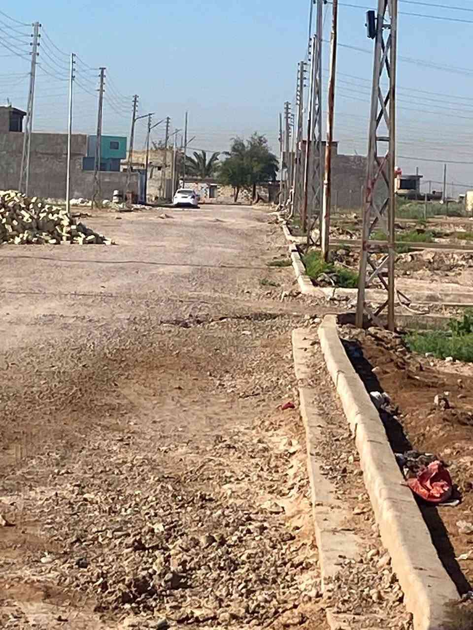 السلام عليكم عندي قطعتين ٢٠٠متر  مكانهن بوب الشام بعد الاقواس زراعي سند ٢٥   رصيف كهرباء  كابينه مولد ومي ومجاري قريبه عن الشارع السعر خاص ***********
