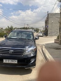 للبيع  لاندكروز فقط   سياره في حالة وكاله بريم.  موديل ١٢سياره  كلين. ...