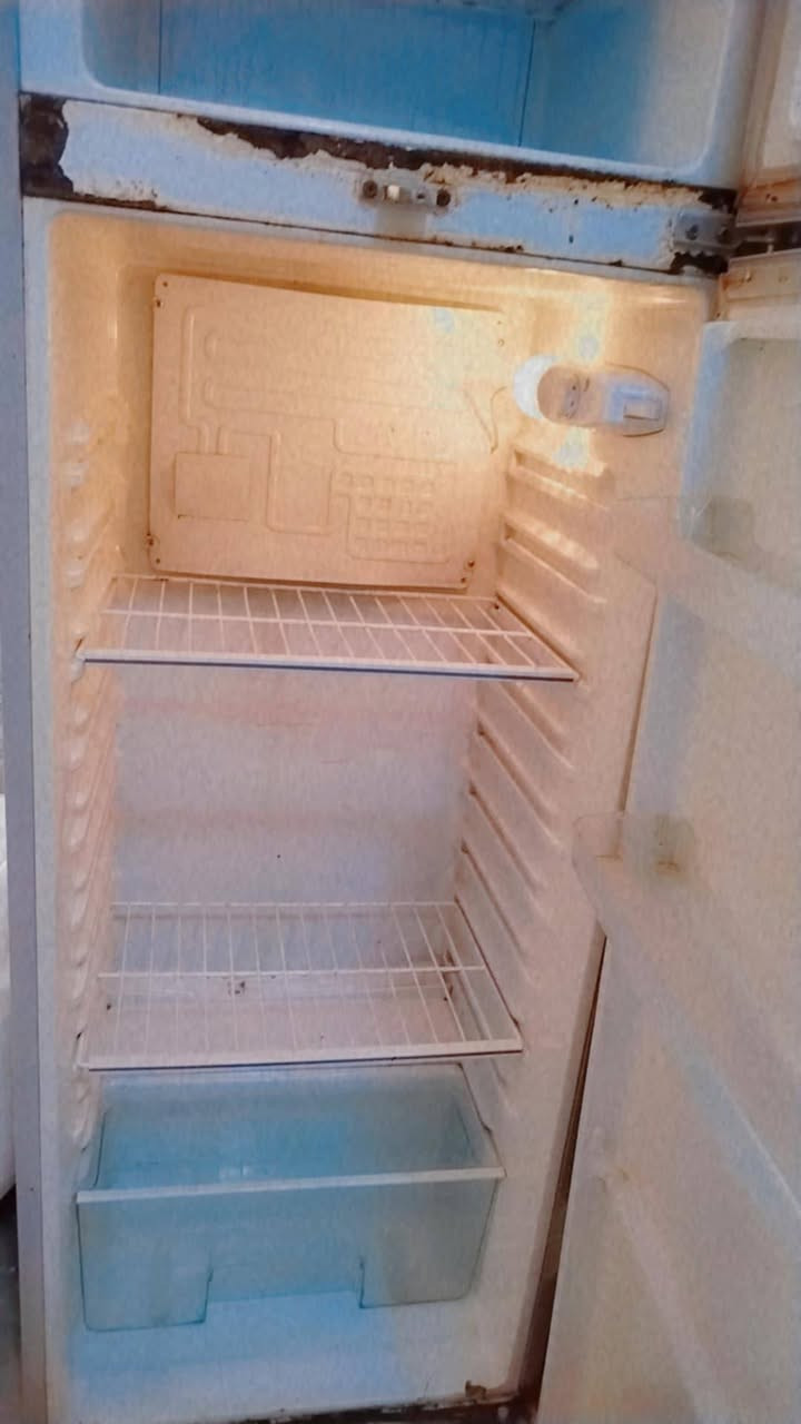 السلام عليكم ثلاجةة شغاله تبرد وتجمد. بس هذا الضررر الي بالصور كدامكم السعر 60 وبيها مجال


**إذا كنت صاحب هذا الإعلان وتريد حذفه لأي سبب، رجاءا أرسل رسالة إلى الدعم الفني**