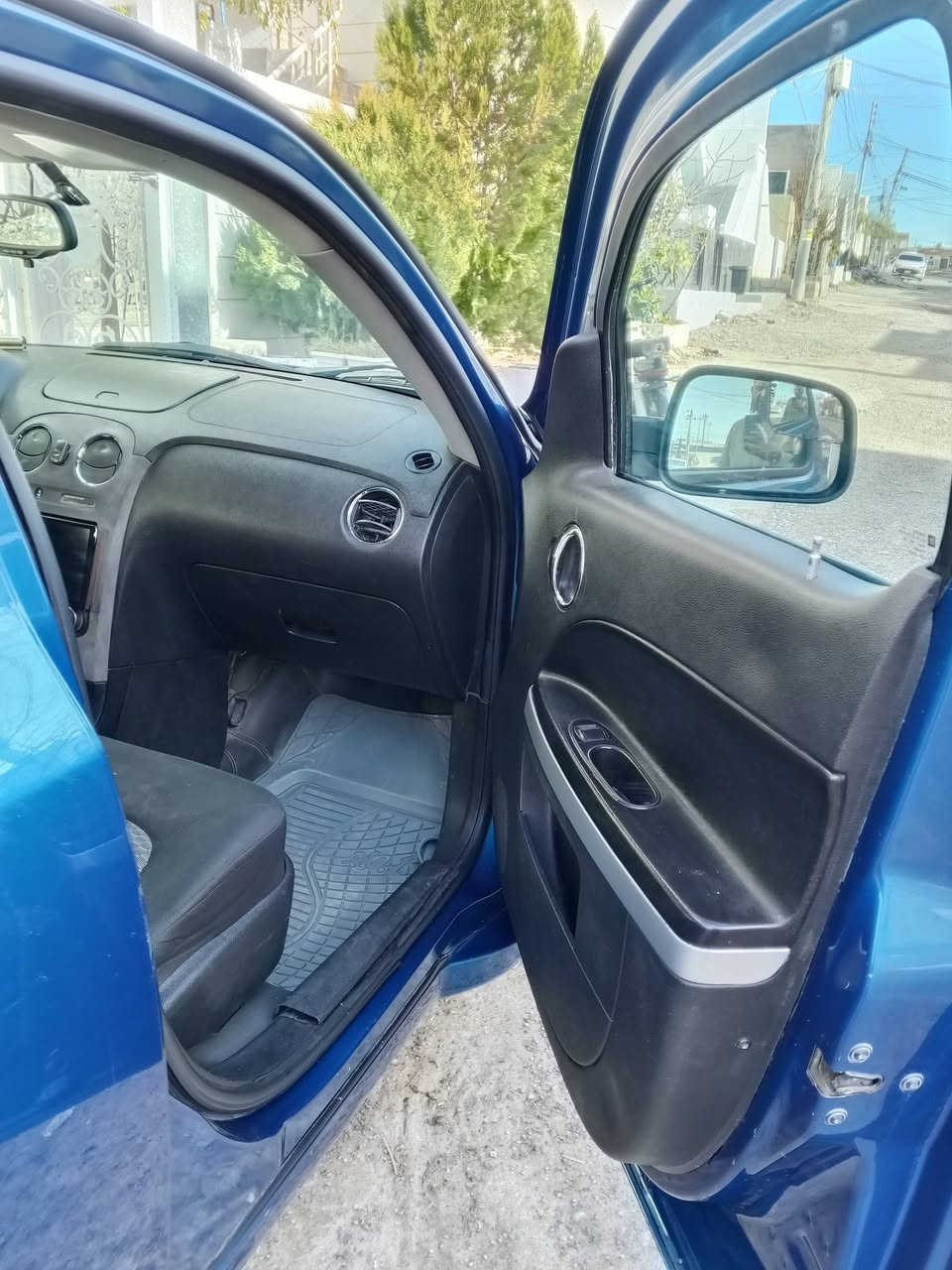 شوفر ليت HHR مديل 2009 سيارة جاهزه كير محرك تبريد موجوده بغداد الزعفرانيه شراي يتصل مو تعليق ***********
