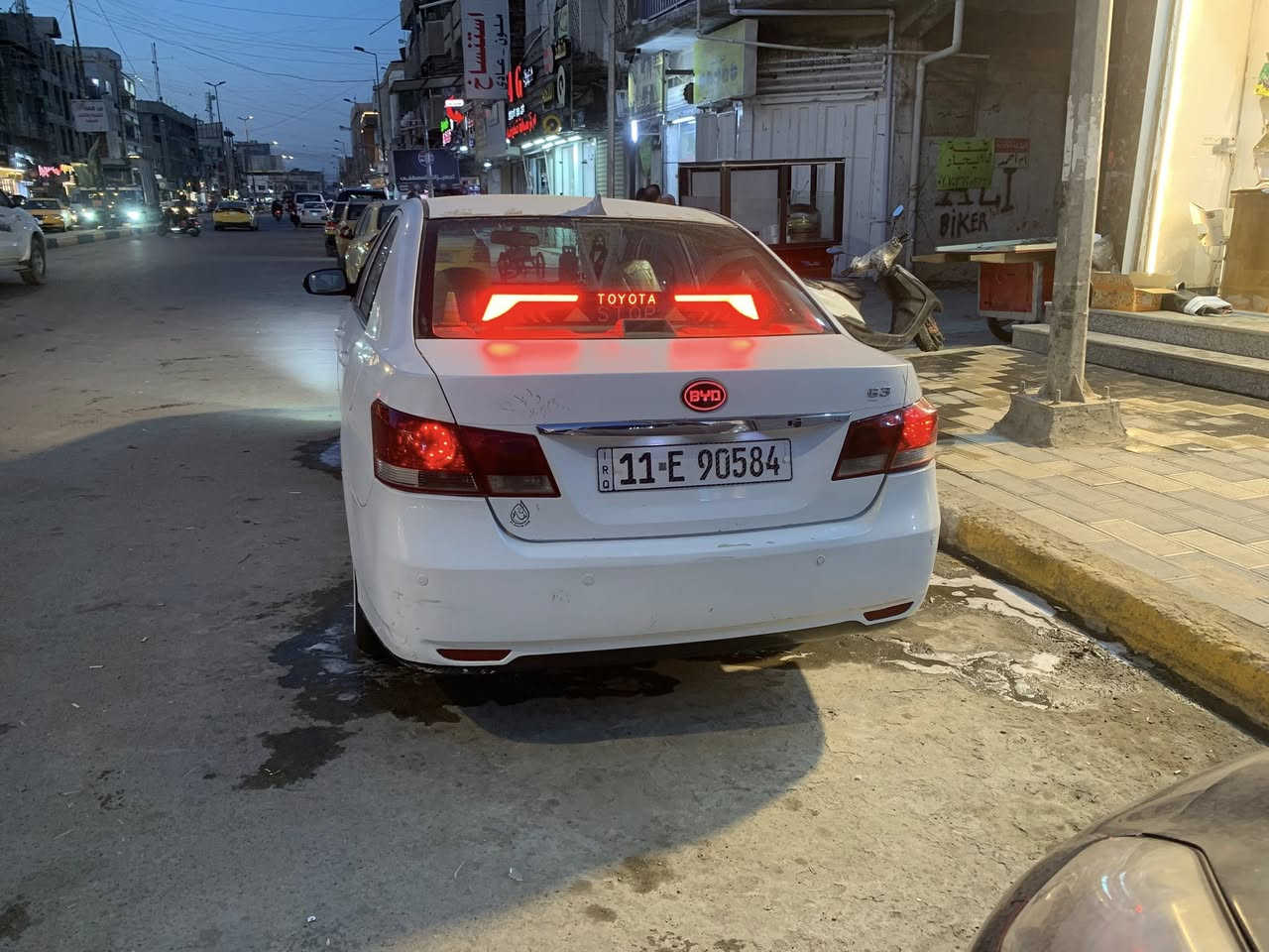 سلام عليكم بي واي دي  موديل 2013 كير عادي المرغوب رقم بغداد  مواصفات معروفة تحكم فتحة حساسات فول زنون بصمة تشغيل وابواب وصندوك حماوة انسة كفالة عامة مكينة كير تايرات جدد ميحتاجلهة اي مصرف بيهة صبغ بس دعاميات ودواير خلفيات بس علة كدهن سعر 67 بيهة مجال بسيط ولسوك كلشي بي للاستفسار ***********
