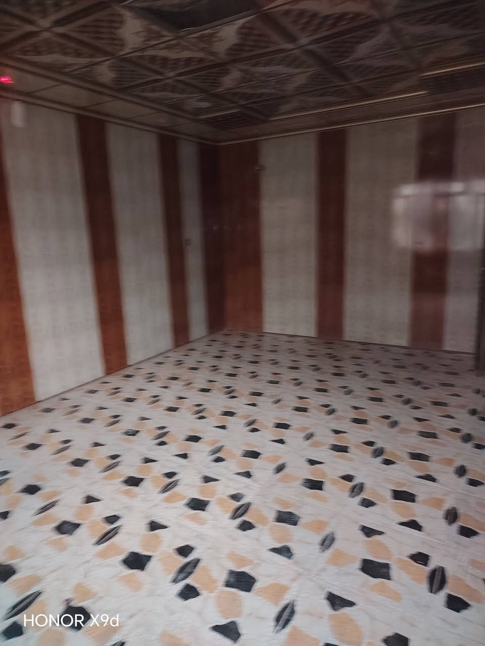 الايجار حي السماح التسعين غرفتين نوم وهول واستقبال مطبخ وصحيات كراج     السعر 200 ***********/ ***********/        مكتب تاج الملوك
