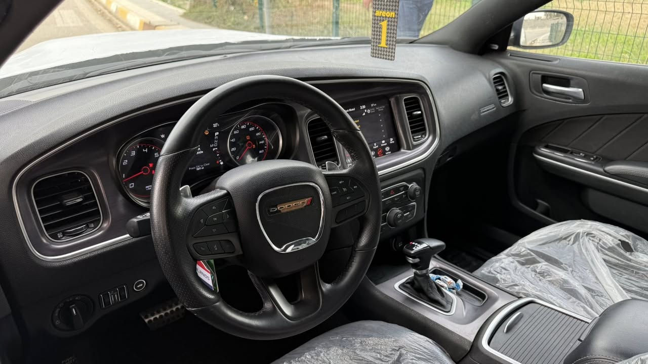 السلام عليكم
للبيع دوج جارجر 2023 RT النداء الاخير سوبر تراك باك وارد امريكي ماشية 7 الاف رقم بغداد الدولي الجديد باسمي تحويل ثاني يوم محرك 5700 هيمي 8 سلندر 
مواصفاتها :
بصمة
شاشة كبيرة
كاميرا خلفية
تشغيل عن بعد
تحكمات ستيرن
كشنات حضن
وباقي مواصفات الجارجر معروفة

السيارة بيها 3 قطع صبغ و قطعتين كلير مال امريكا

مكان السيارة / ديالى - بعقوبة
للاستفسار / ***********
