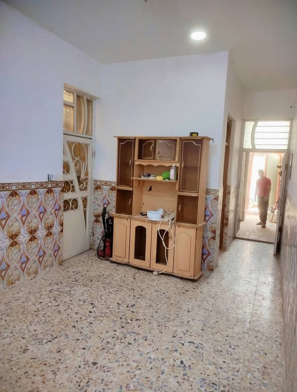 يتوفر دار للايجار 100م 
حي النداء قريب على شارع المجمعات 
منطقة  حلوة مقابيل الغزالي للهواتف 
يحتوي على استقبال و غرفة وصاله ومطبخ وصحيات عدد 2  ….
للاستفسار 
***********
