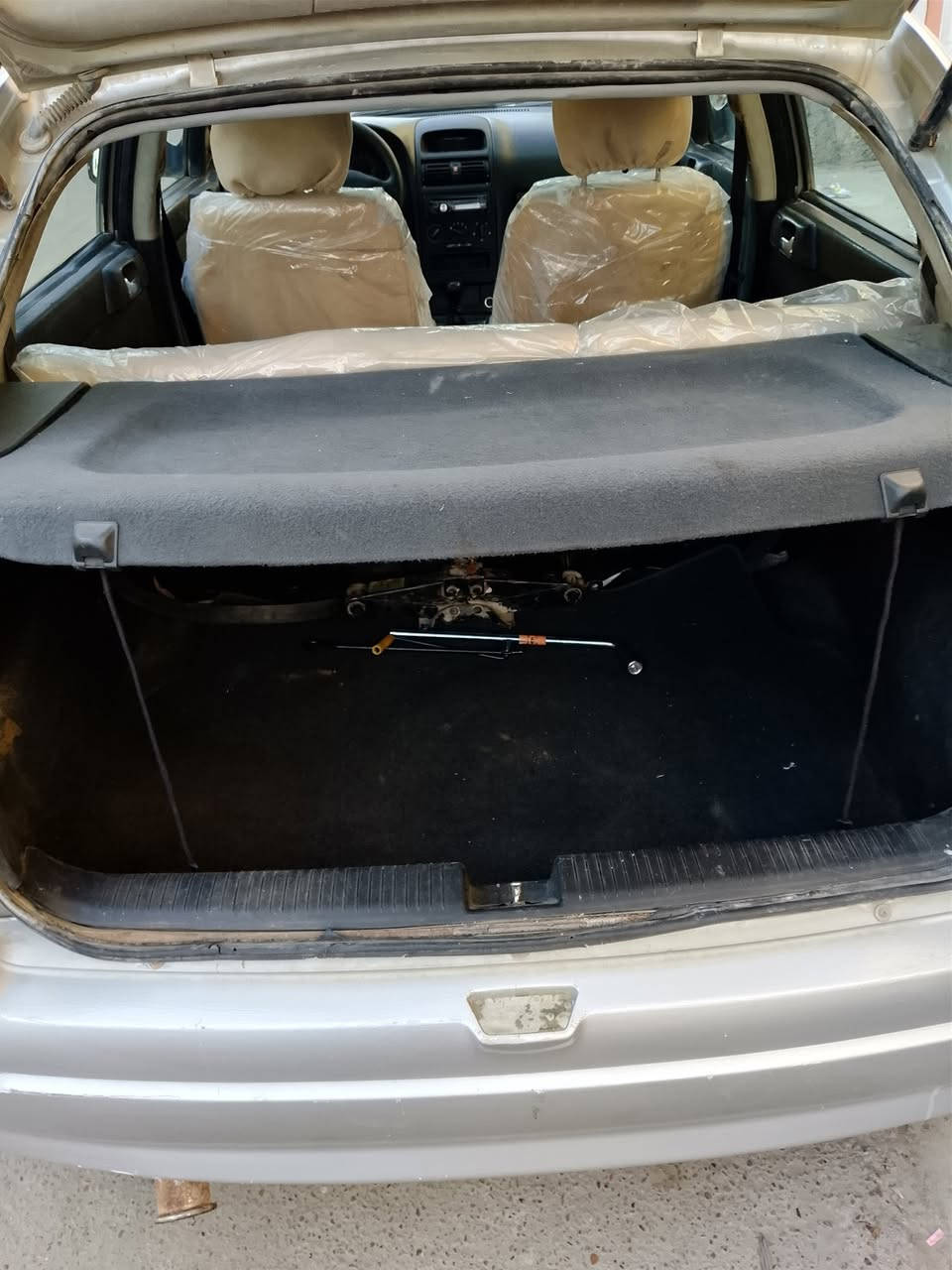 بسم الله الرحمن الرحيم
للبيع استرا موديل ٢٠٠٢ بغداد رقم مسطره بأسمي محرك حاويه جديد  صبغ عام جماليه تخم تاير وباتري جدد كهربائيات كلها شغاله  دواخل جديده  فقط نقص راديتر تبريد وكمبريسر وبيه نضح بالمشط  عارضها ب ٤٥ وبيه مجال عنواني بغداد الدوره ***********
