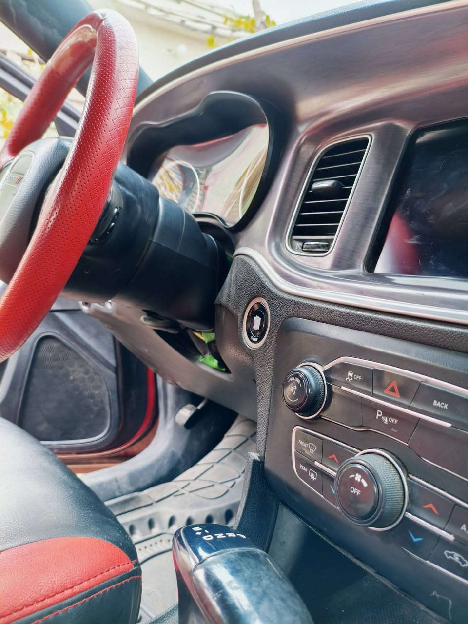 السلام عليكم .
جارجر 2015 اصل 

مكينه.  3600 6V

مكينه + كير عل شرط

حداديه نضيفه

ويل 20 

لد ثلجي

شاشه تحكم جبيره

السياره مغلفه ppf.

لحيه اماميه🔥

زعانف خلفيه

لد متحرك الاوان وتحكم

تبريد ثلج🥶

تدفئه 

تشغيل عن بعد

سستم صوت 

كشنات كهرباء 

حساسات خلفي 

السياره ضررهه ربع جمالغ الخلفي السياره رقم ذي قار مشروع  وطني و احلا من الصور   سعرهه 165 ومراوس حسب القناعه مكان السياره نجف الاشرف رقم الهاتف ***********📞
