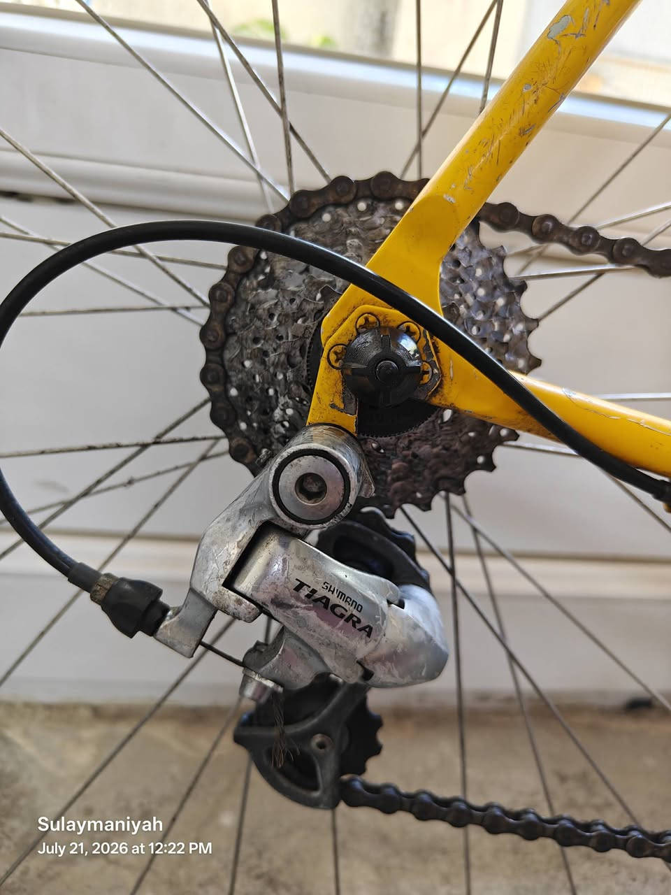 سڵاو پاسکیل بۆ فرۆشتن
مۆدێل و بڕاند: Parkpre Alumax
ئەوروپی

جۆری پايسکيل: ڕێگا  (Road Bike)

📌 تایبەتمەندییەکان:

چوارچێوە (Frame): ئەلەمنیۆمی سووک و بەهێز (Alumax)

دیزاین و ڕەنگ: ڕەنگی زەرد و ڕەش

ویل و تایەکان: ویلی سپۆرت بە تایەی ڕەنگ سوور ، ٤ مانگە تایەی بۆ گۆڕڕاوە بە مارکەی کیندا.

قیاسی:٢٨

گێڕ:٨×٢

ئێکسسوارات و زیادکراوەکان:

دوو شوێنی مەترەی ئاو (Water bottle cages)

کەیف / جزدانی ژێر کورسی بۆ هەڵگرتنی کەلوپەل

لایت / ڕەفلەکتەری سەر سوکان

لێنۆکی سوکانی تایبەت (Handlebar tape) بۆ دەستگرتنی ئاسانتر

⚙️ دۆخی پايسکيلەکە:

ئامادەیە بۆ بەکارهێنان و تەنها تایمێکی گێڕەکانی بدرێت باشترە.

زۆر گونجاوە بۆ وەرزشکردن، ڕاهێنانی ڕۆژانە و بڕینی مەودای دوور.

💵 پێشنیاری نرخ: [٢٢٠ هەزار و معامەلە]

📍 شوێن: سلێمانی 

📞 ژمارەی پەیوەندی: [***********]
