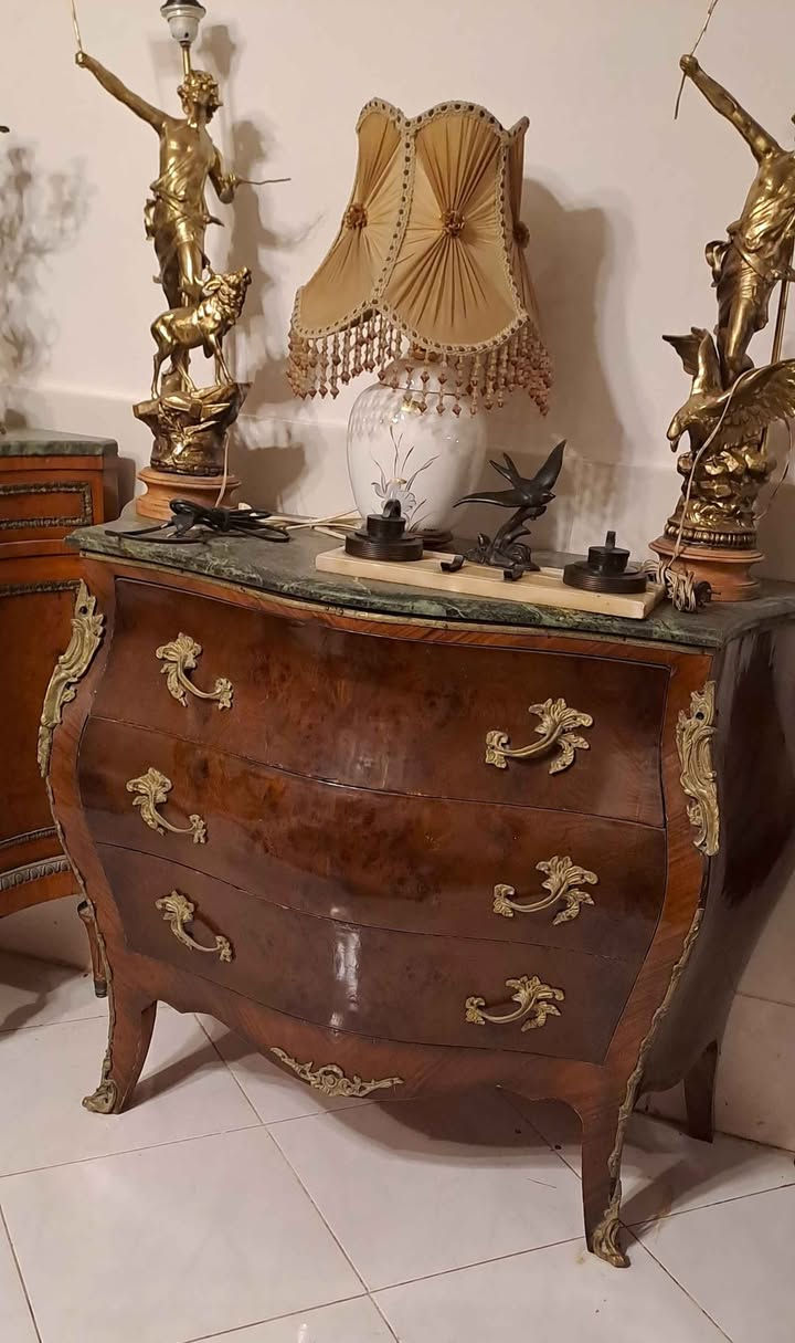 بايوه بالادراج محلى بالنحاس كبير عرض ١٠٥ سم ارتفاع ٩٠ سم تفاصيل رائعه للتواصل موبيل وواتساب ٠١٠٢٣٣٤٢٢٣٣ القاهرة, مصر


**إذا كنت صاحب هذا الإعلان وتريد حذفه لأي سبب، رجاءا أرسل رسالة إلى الدعم الفني**