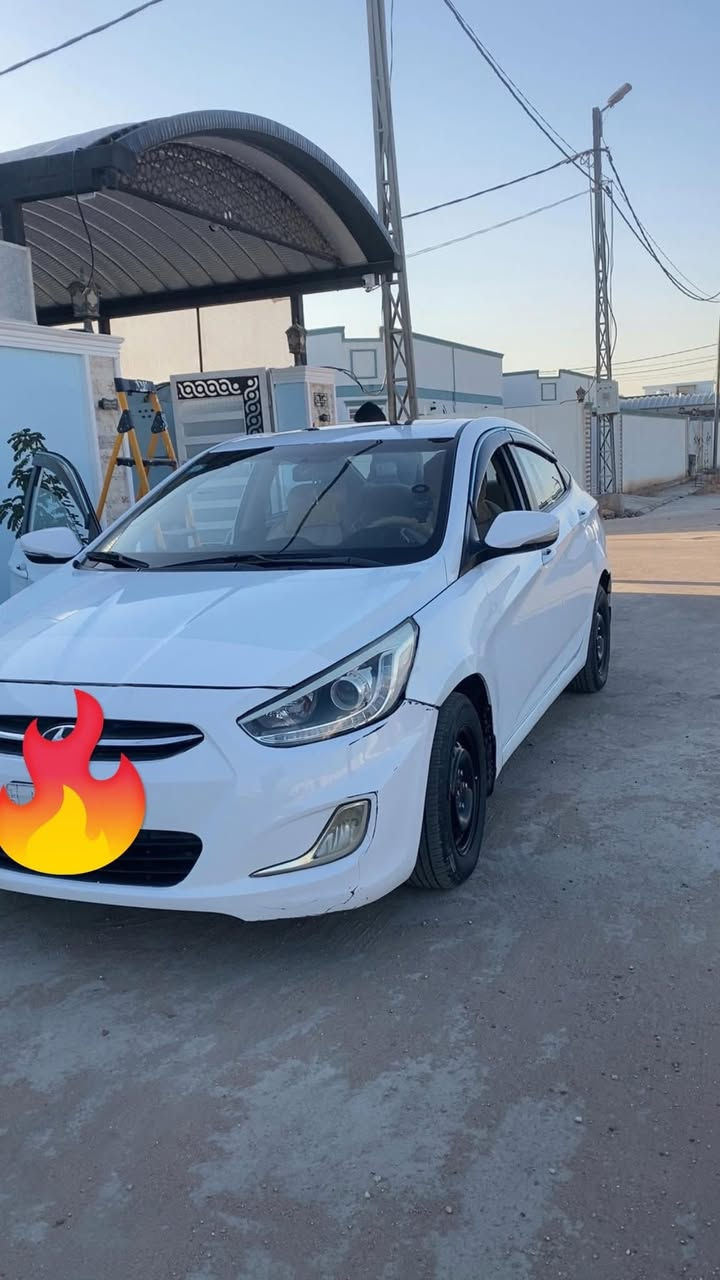 سلام عليكم اكسنت 2015خليجي
 كامله بدون نقص تخم تاير باتري جديد
 كير مكينه تبريد ثلج مكينه 1600
 رقم ذي قار  بسمي 
فول السياره فتحه تحكمات ستيرن كامره
سنوية ما ساقطه 
مكان سيارة ديوانية قضاء غماس
السعر ١١٠$
*********** ‬
