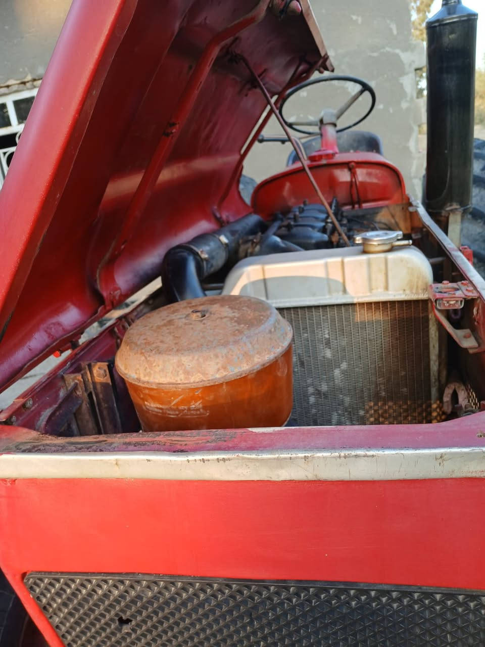 السلام عليكم للبيع عنتر موديل 1986جاهزه للشغل مكفوله كير محرك جاهزه من كلشي مكانه كربلاء الحسينيه سعره اربعه مليون وبيه مجال 
***********
