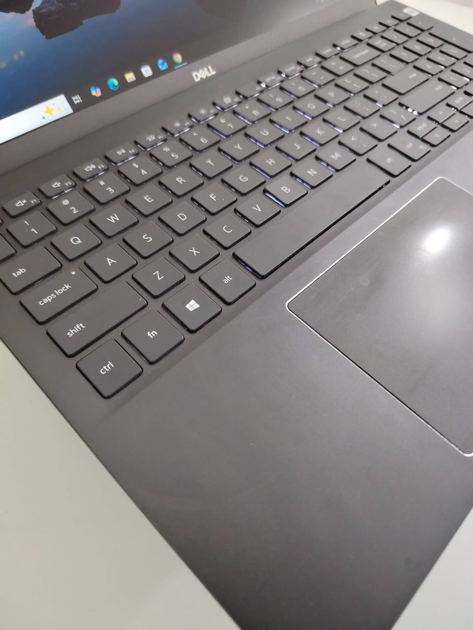 💻 Dell Vostro 5402 الجيل الحادي عشر 

مو كل لابتوب i7 يعطيك نفس التجربة، وهذا الجهاز يجمع بين السرعة، الخفة، وعمر البطارية الممتاز ليكون مناسب للدراسة والعمل والاستخدام اليومي بدون تعليق أو بطء.

✨ معالج Core i7 الجيل 11
✨ رام 16GB
✨ هارد SSD سريع 256GB
✨ شاشة FHD واضحة
✨ بطارية جديدة 100%

إذا تحتاج جهاز للجامعة، الأوفيس، البرمجة، المحاضرات، التصفح، أو حتى التصميم ، فهذا الموديل يقدم أداء ثابت واعتمادية عالية.

🎁 هدايا مجانية: حقيبة + ماوس + ماوس باد + الشاحن الأصلي

🛡️ فحص قبل الإرسال وفحص قبل الاستلام مع ضمان 7 أيام للخلل المصنعي

📍 بغداد - الأمين الثانية
🚚 التوصيل متوفر إلى جميع المحافظات
للتواصل: ***********
سعر: 525 الف
