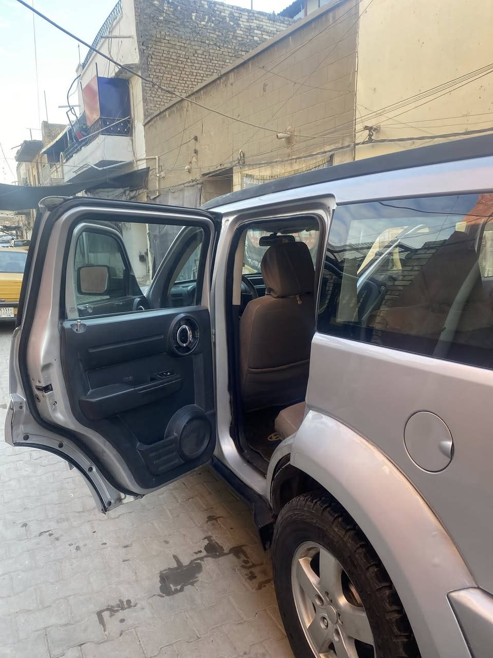 سلام عليكم
دوج نترو 2007

السياره كلين تايتل 

السياره كلش نضيفه وحلوه 

وبل حقيقه هواي احلى منل الصور 

كير ومحرك وكهربائيات كلها جديده وكفاله 

صدر امامي خلفي جديد 

منضومه تبريد جديده 

يعني السياره كلش حلوه ونضيفه السياره بدون حادث بيها بس طخات بسيطه ومعالجها 

سعر السياره 83$ وبيها مجال بسيط 

تخم تاير جديد قبل يومين شديته 

السياره بسمي مشررع وطني 

يعني تحويل ثاني يوم 

والسنويه قبل أسبوع سويتها رقم انكليزي جديد 

بغداد !
*********** 
عنوان السياره بغداد باب الشرجي
