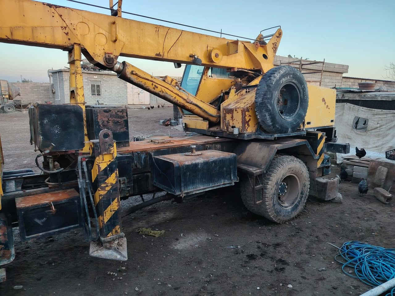 سلام عليكم معدات كرين صبه للبيع جاهزات للشغل الكرين تادانو 10 طن ستفسار تصال ع رقم ***********
